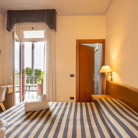 Hotel Giardinetto Desenzano del Garda Exterior photo